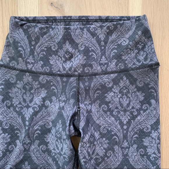 Inner Fire Lotus Leggings - Picture 5 of 9